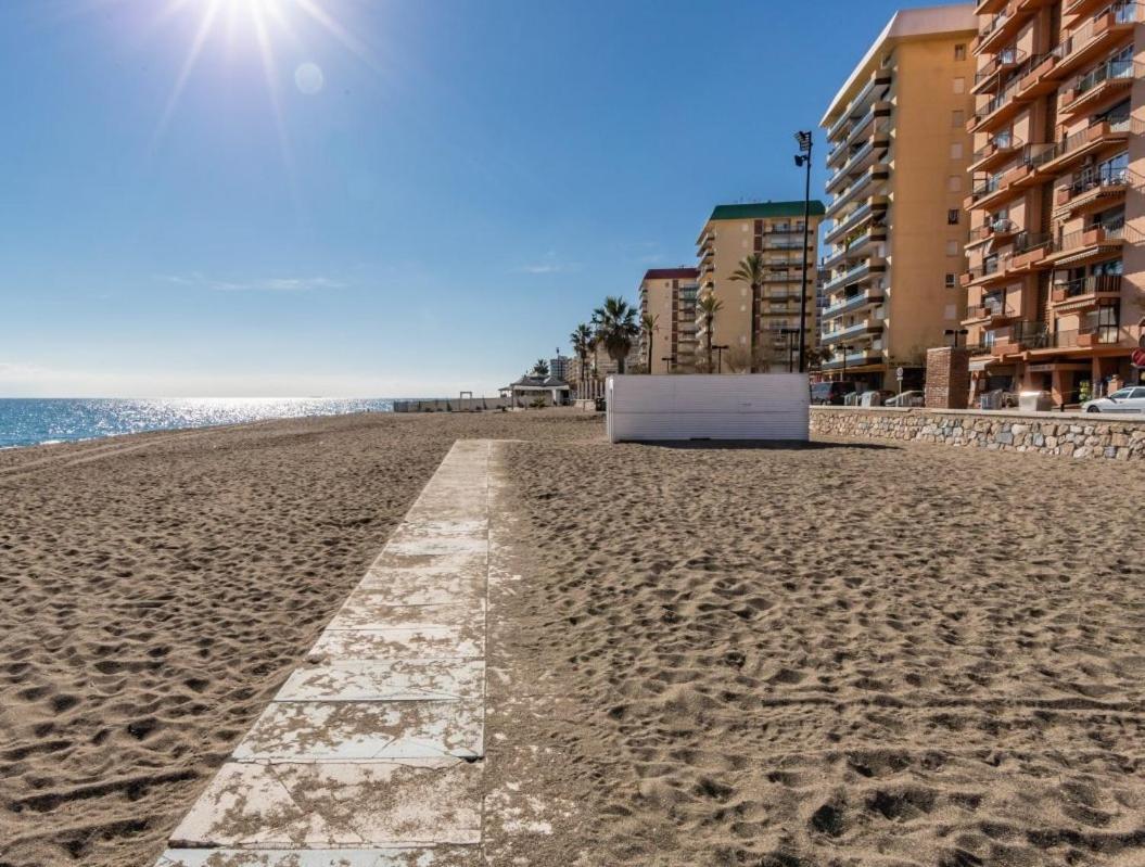 Fuengirola. Bonito Apartamento En Paseo Maritimo. Espectaculares Vistas Al Mar. Primera Linea Kültér fotó