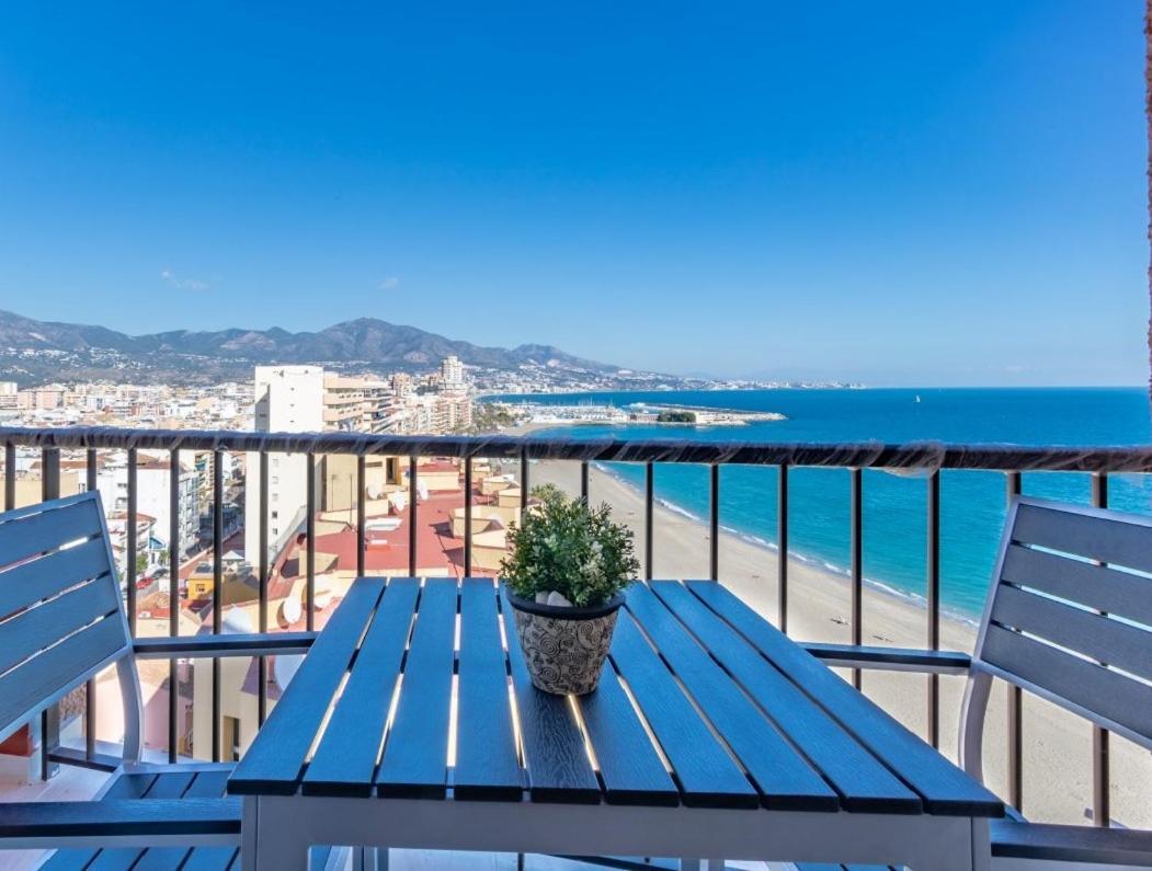 Fuengirola. Bonito Apartamento En Paseo Maritimo. Espectaculares Vistas Al Mar. Primera Linea Kültér fotó