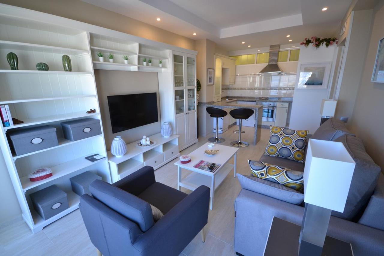 Fuengirola. Bonito Apartamento En Paseo Maritimo. Espectaculares Vistas Al Mar. Primera Linea Kültér fotó