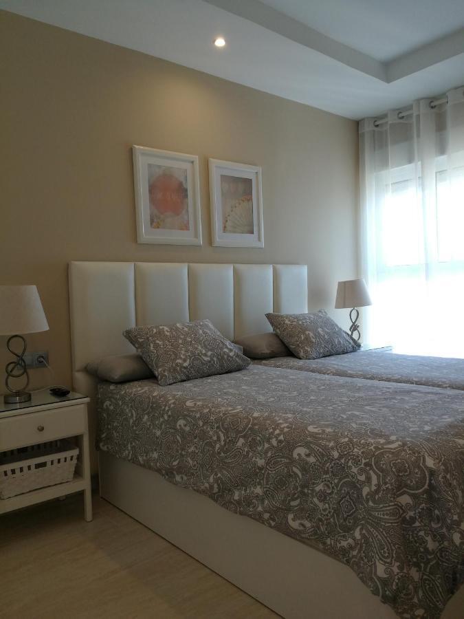 Fuengirola. Bonito Apartamento En Paseo Maritimo. Espectaculares Vistas Al Mar. Primera Linea Kültér fotó
