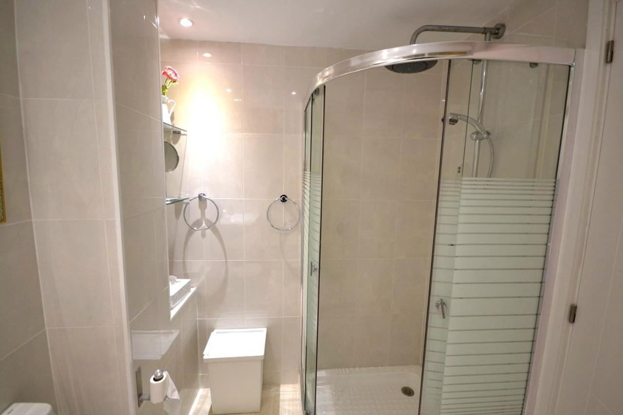 Fuengirola. Bonito Apartamento En Paseo Maritimo. Espectaculares Vistas Al Mar. Primera Linea Kültér fotó